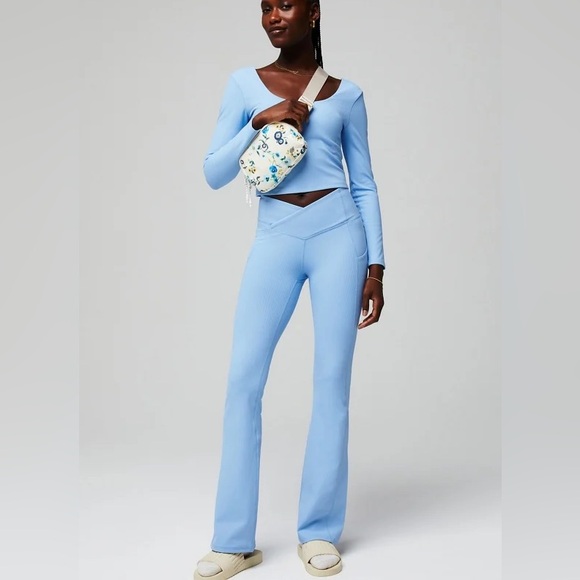 oasis pureluxe rib hw crossover kick blue Fabletics flare leggings - Picture 3 of 4